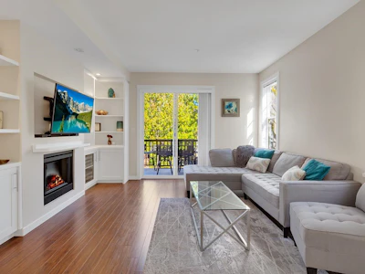 43-2495 Davies Avenue - 3