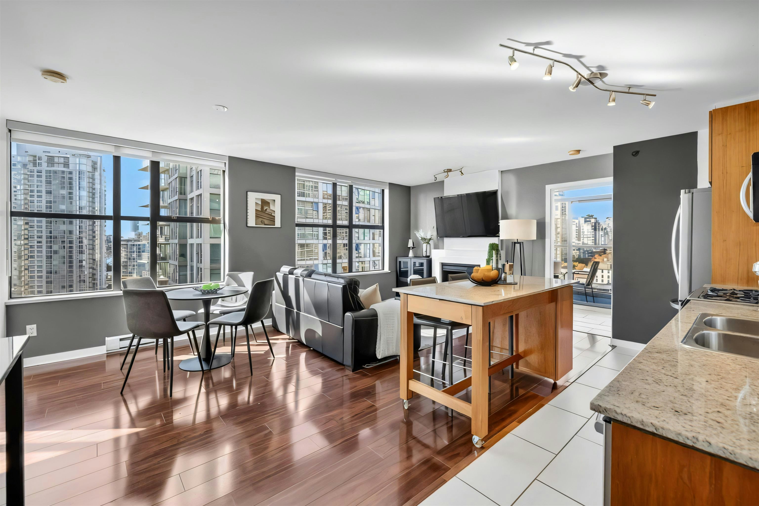 1507-989 Beatty Street - 5