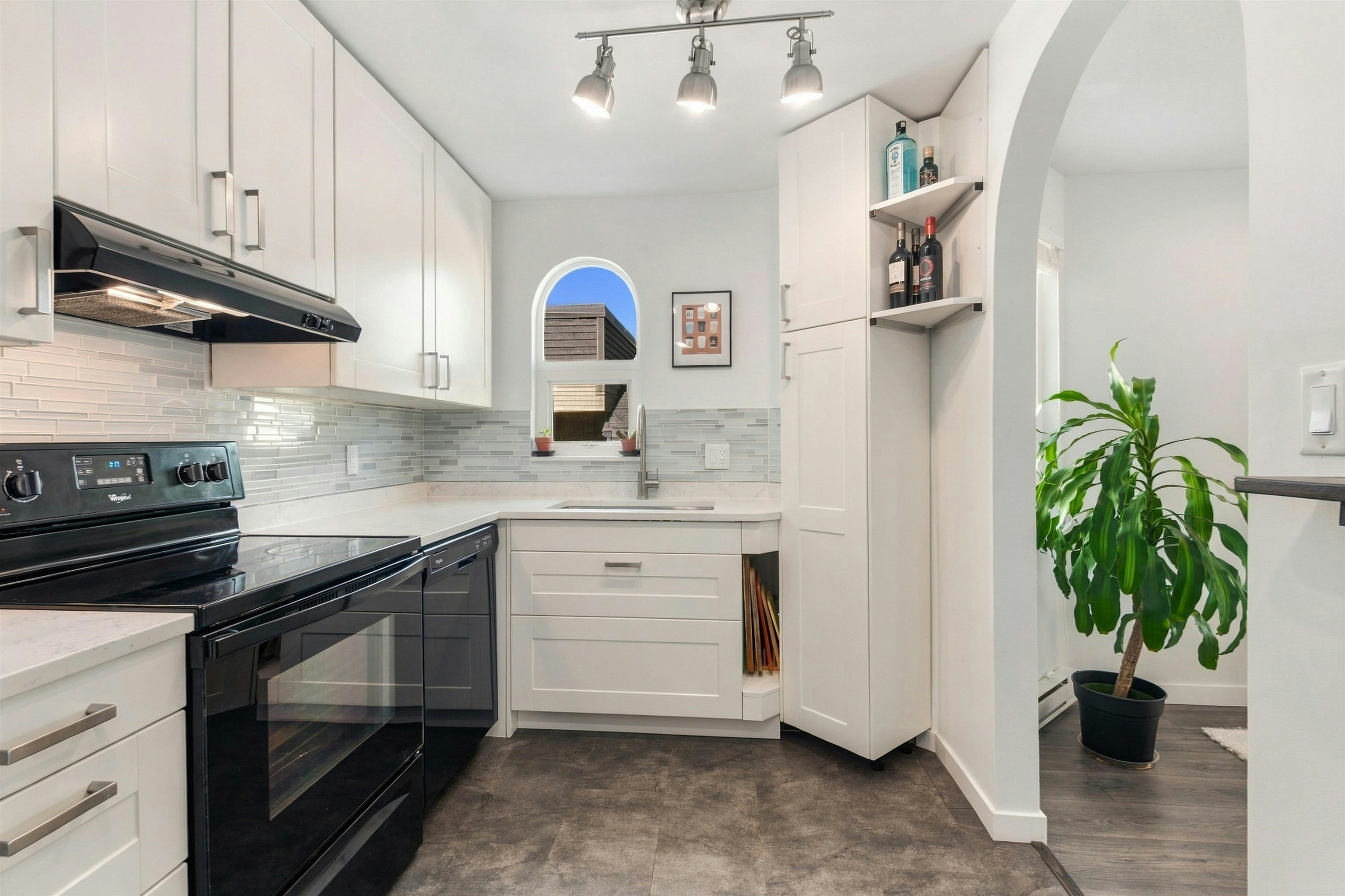 5-1101 W 8th Avenue, Vancouver, BC, V6H 1C5 - 3
