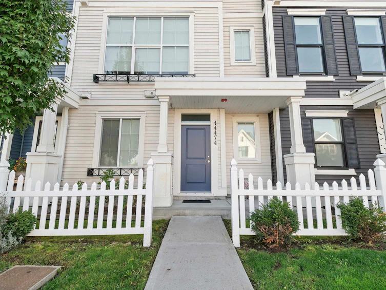 44474 Sherry Drive, Chilliwack, BC, V2R 0R6 - 2