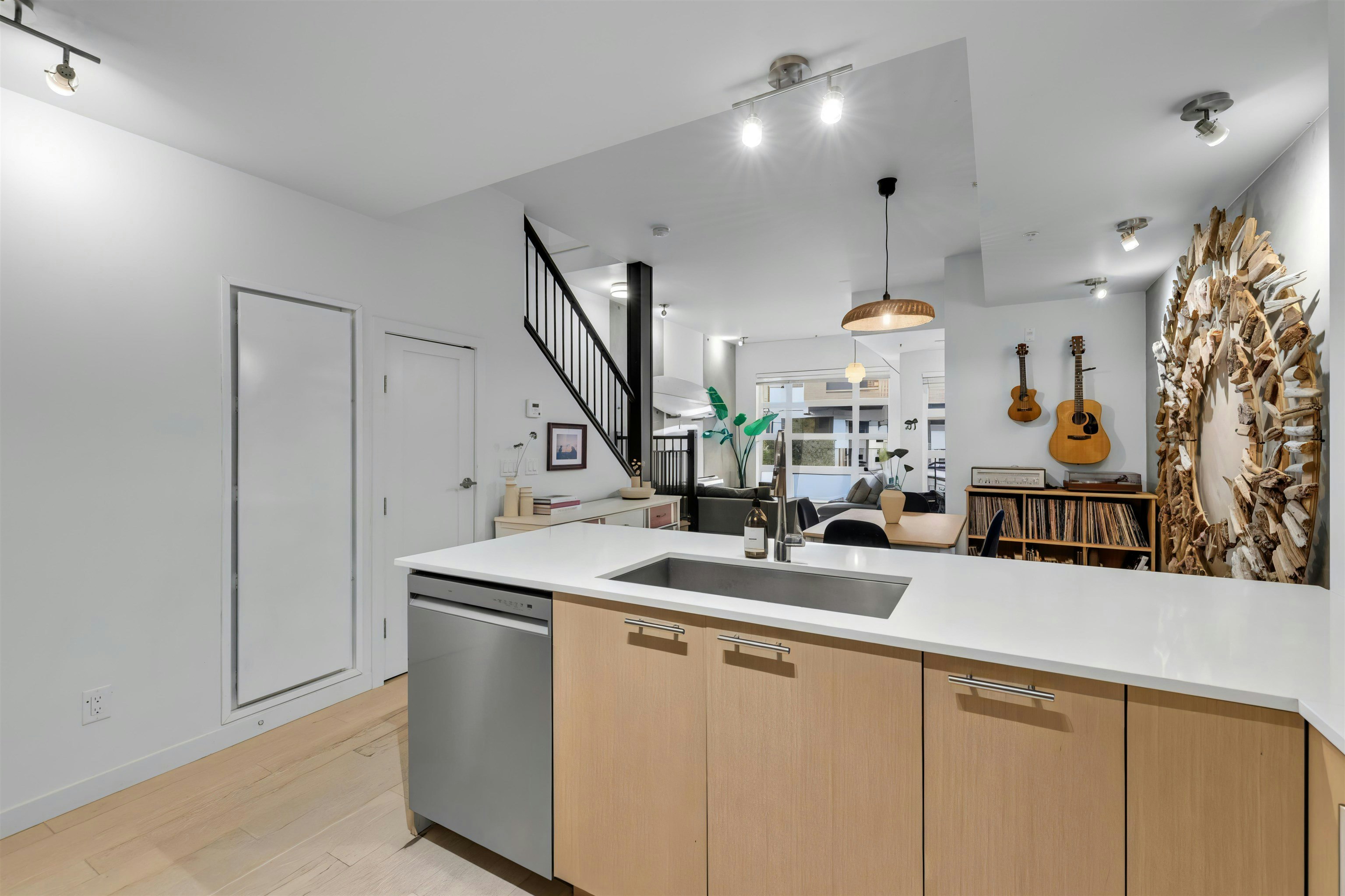 103-2715 Spring Street - 2