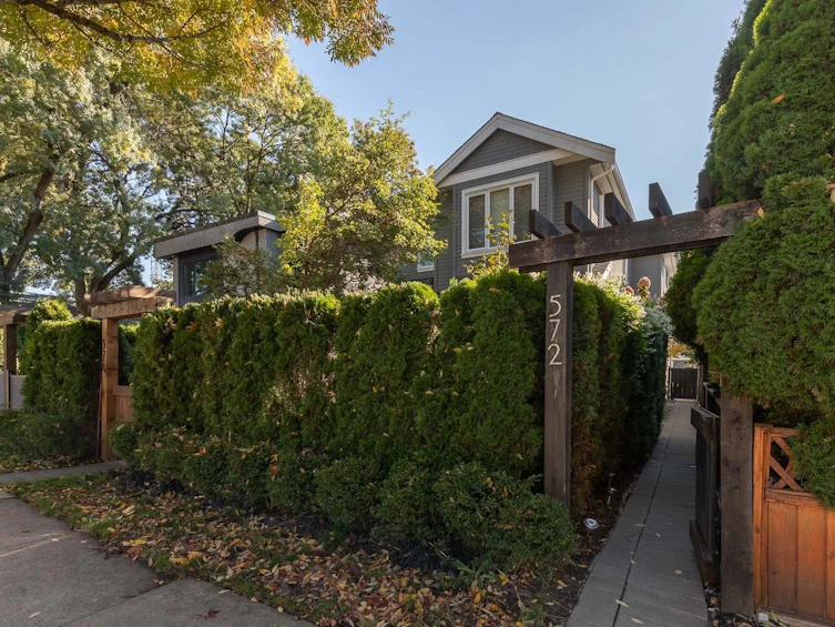 572 E 16th Avenue, Vancouver, BC, V5T 2V2