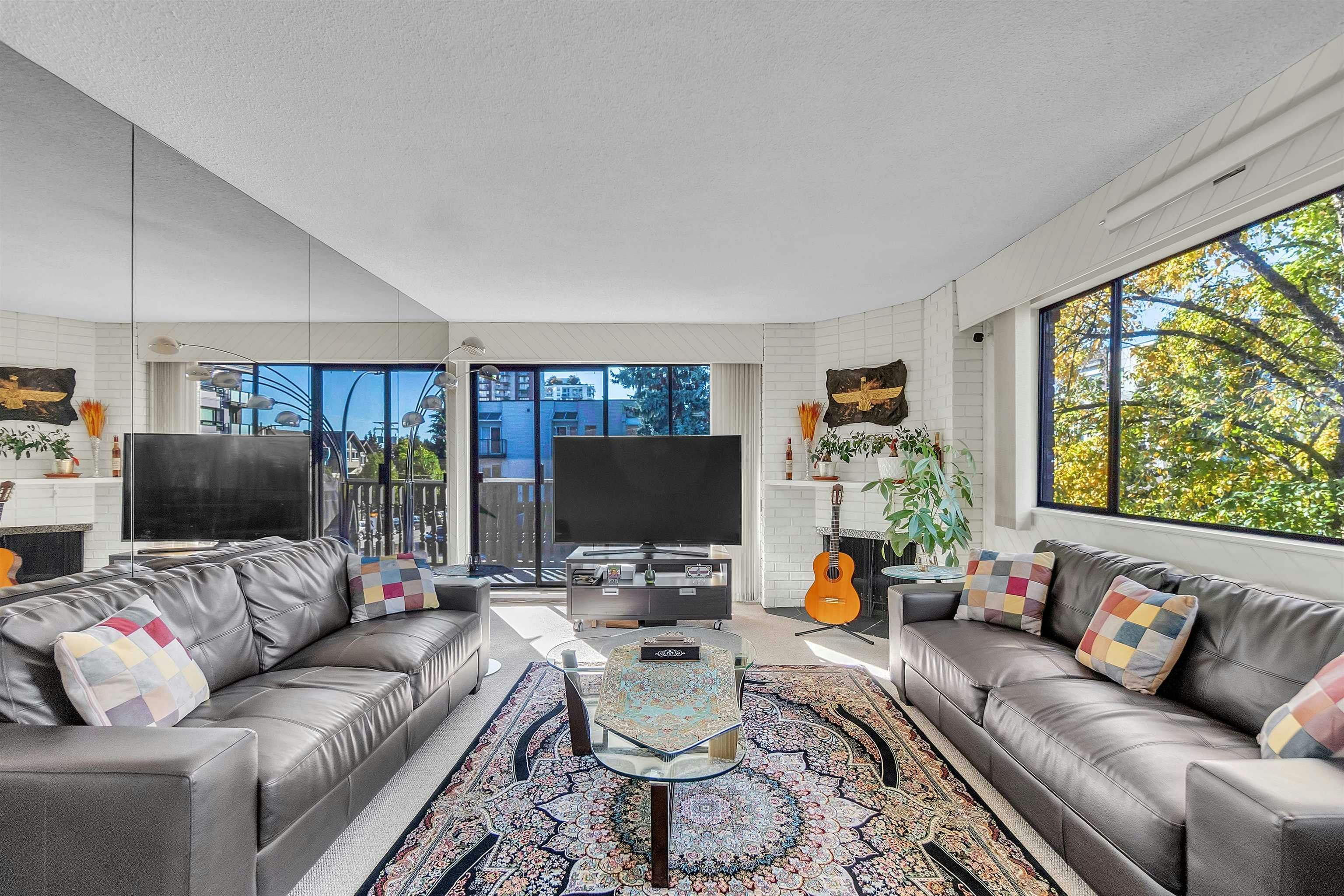 205-1610 Chesterfield Avenue, North Vancouver, BC, V7M 2N7
