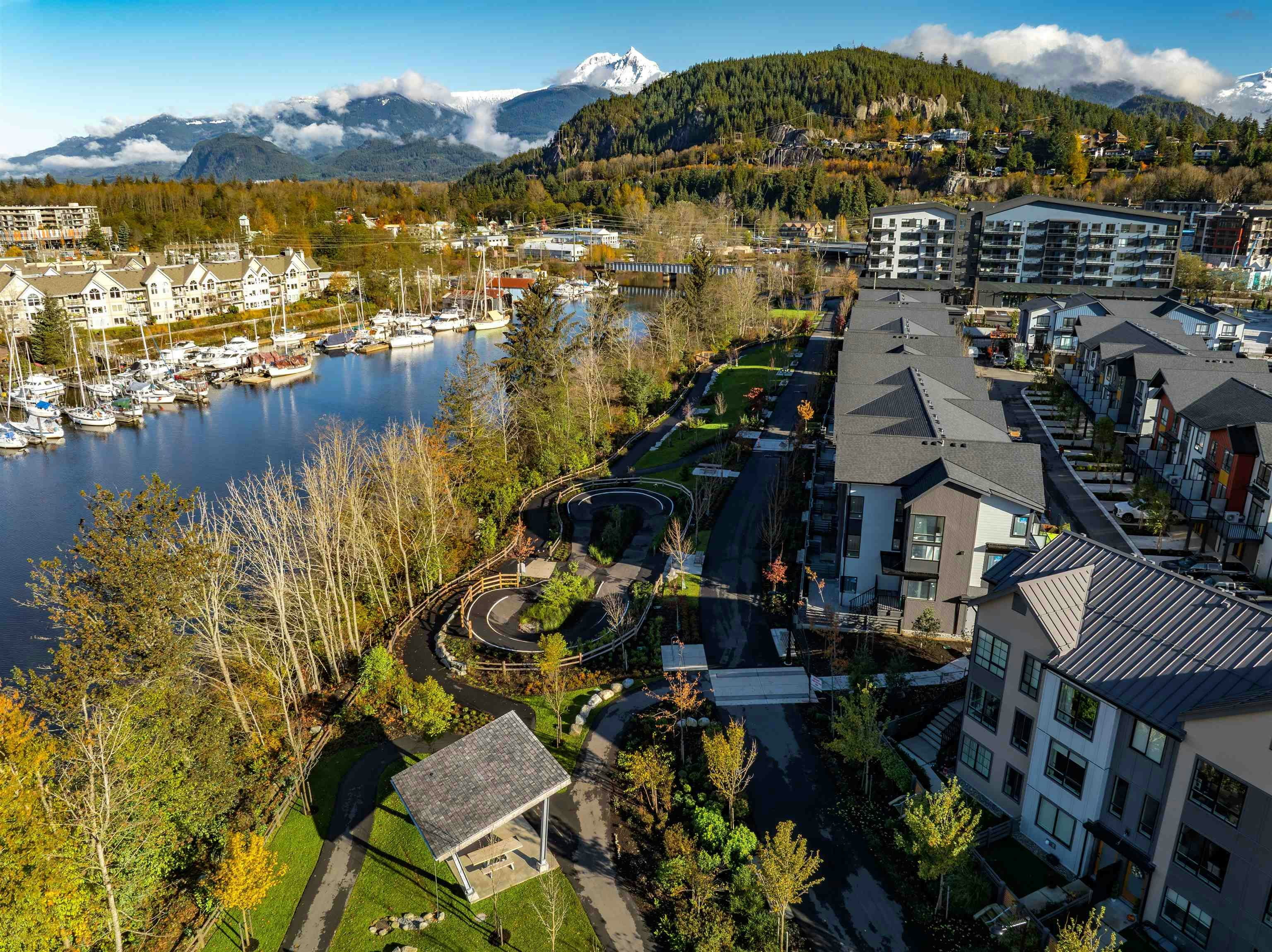 38087 Helm Way, Squamish, BC, V8B 1A8 - 38