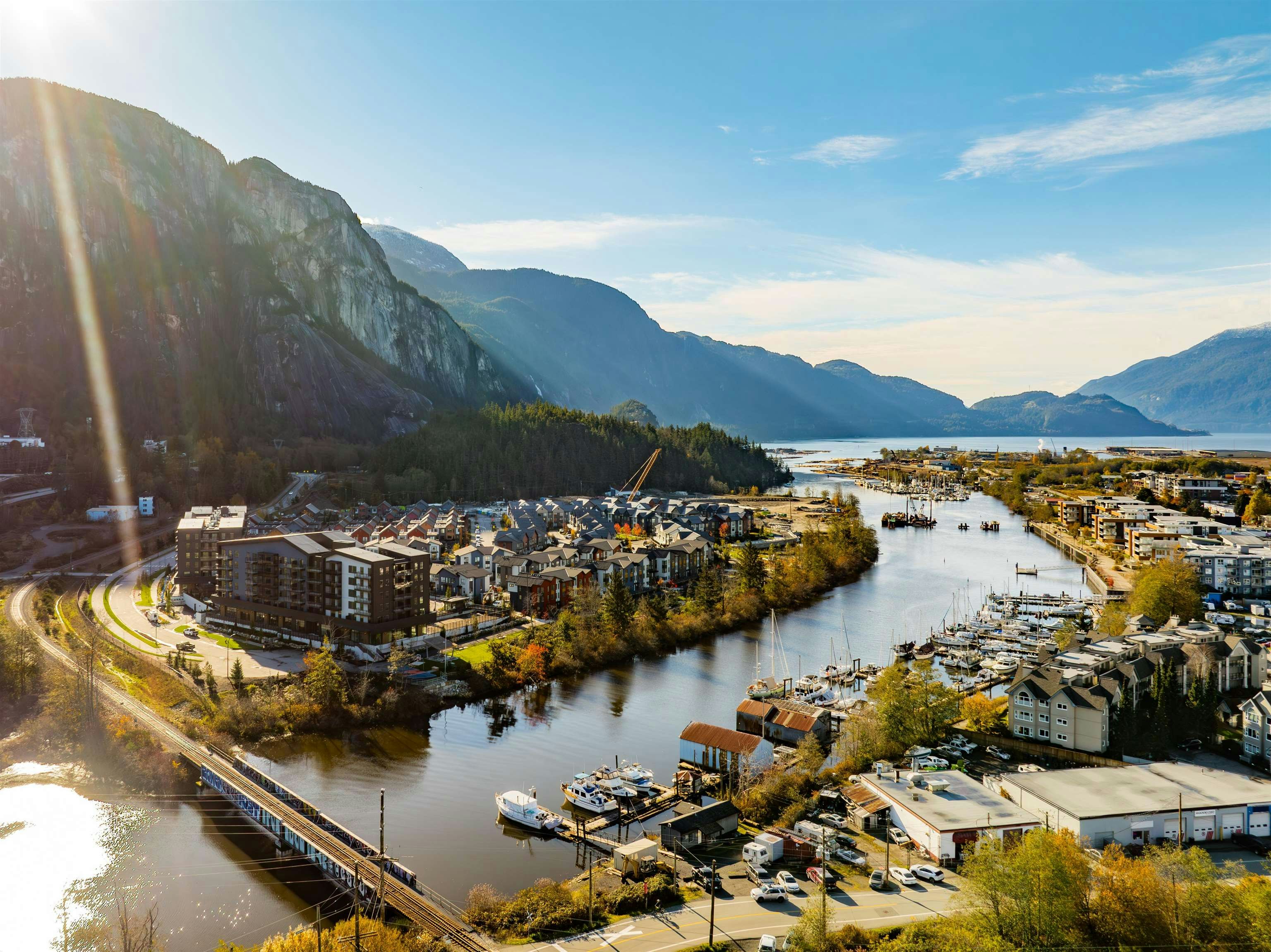 38087 Helm Way, Squamish, BC, V8B 1A8 - 39