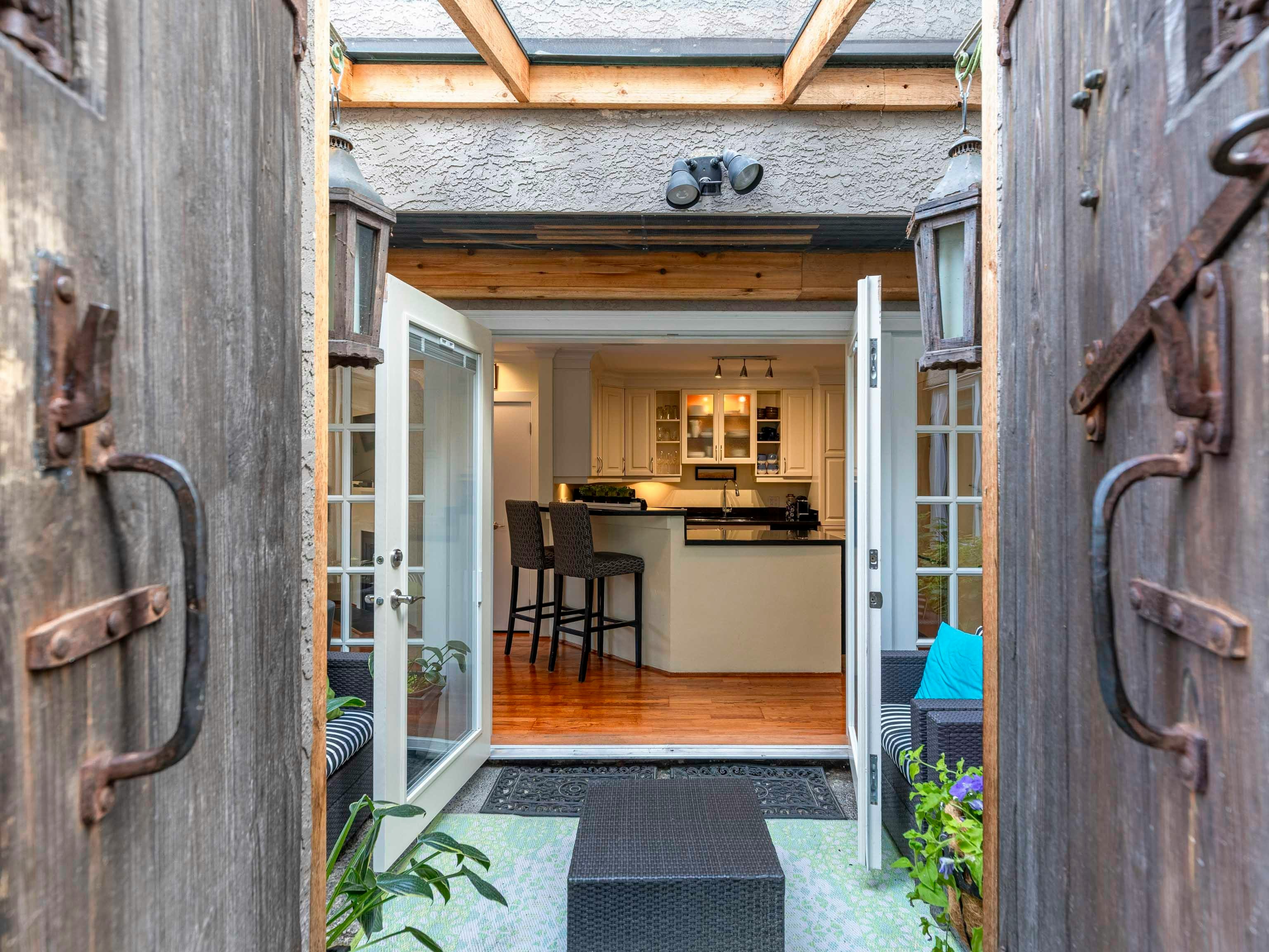 101-2535 York Avenue, Vancouver, BC, V6K 1E4