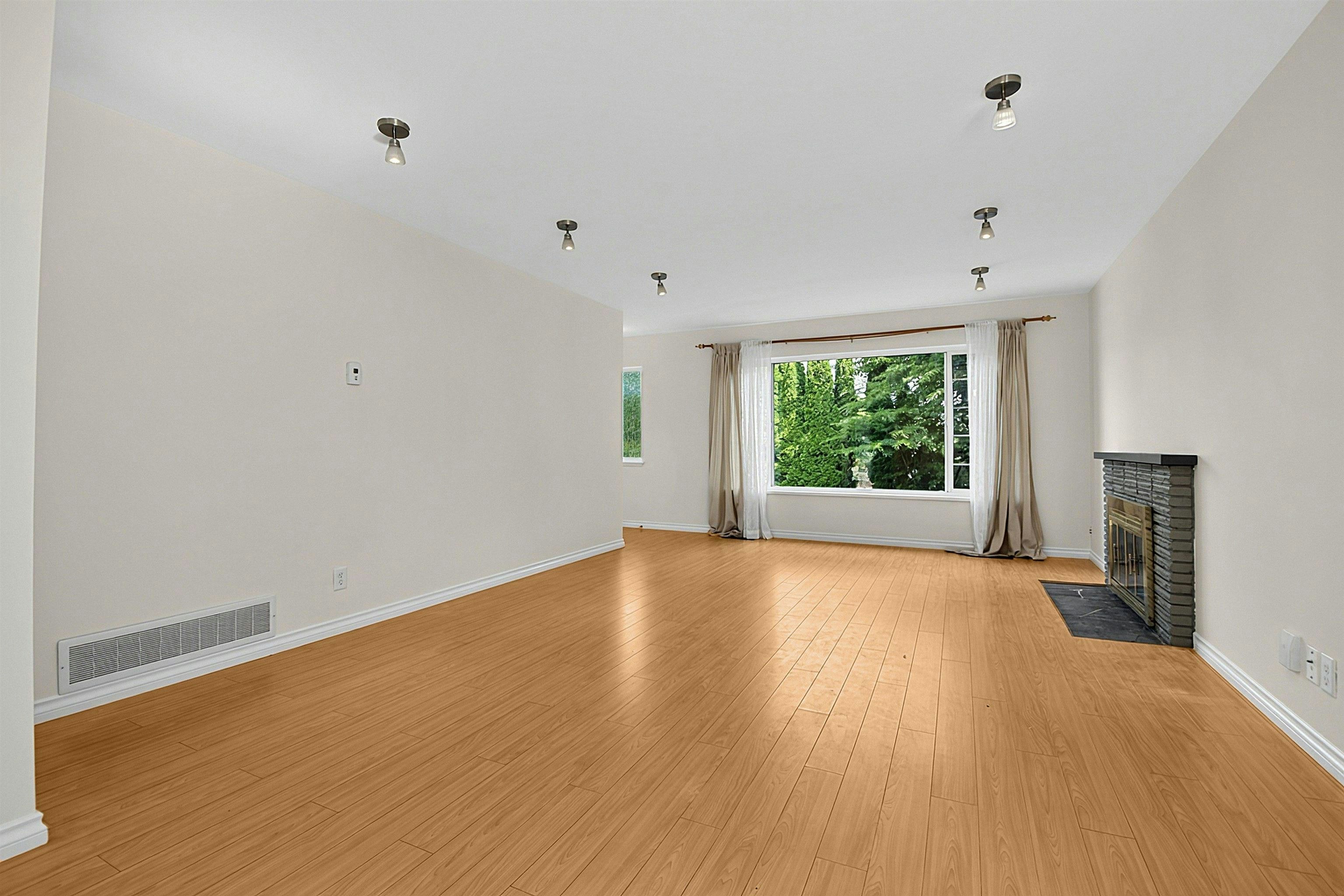 2216 E 41st Avenue - 5