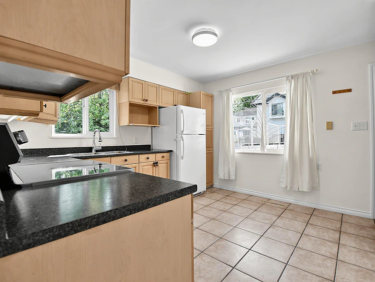 2216 E 41st Avenue, Vancouver, BC, V5P 1L6 - 13