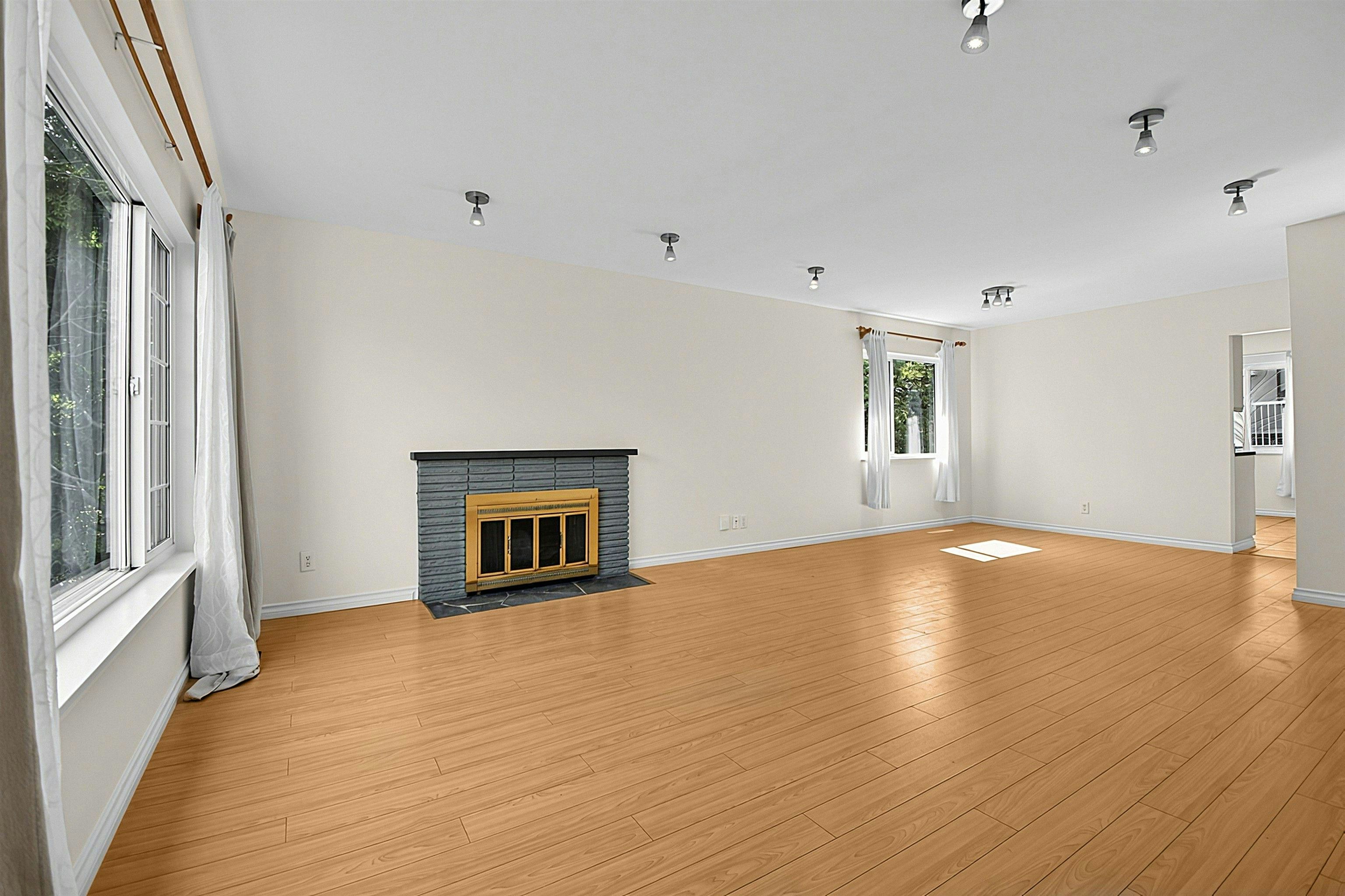 2216 E 41st Avenue - 2