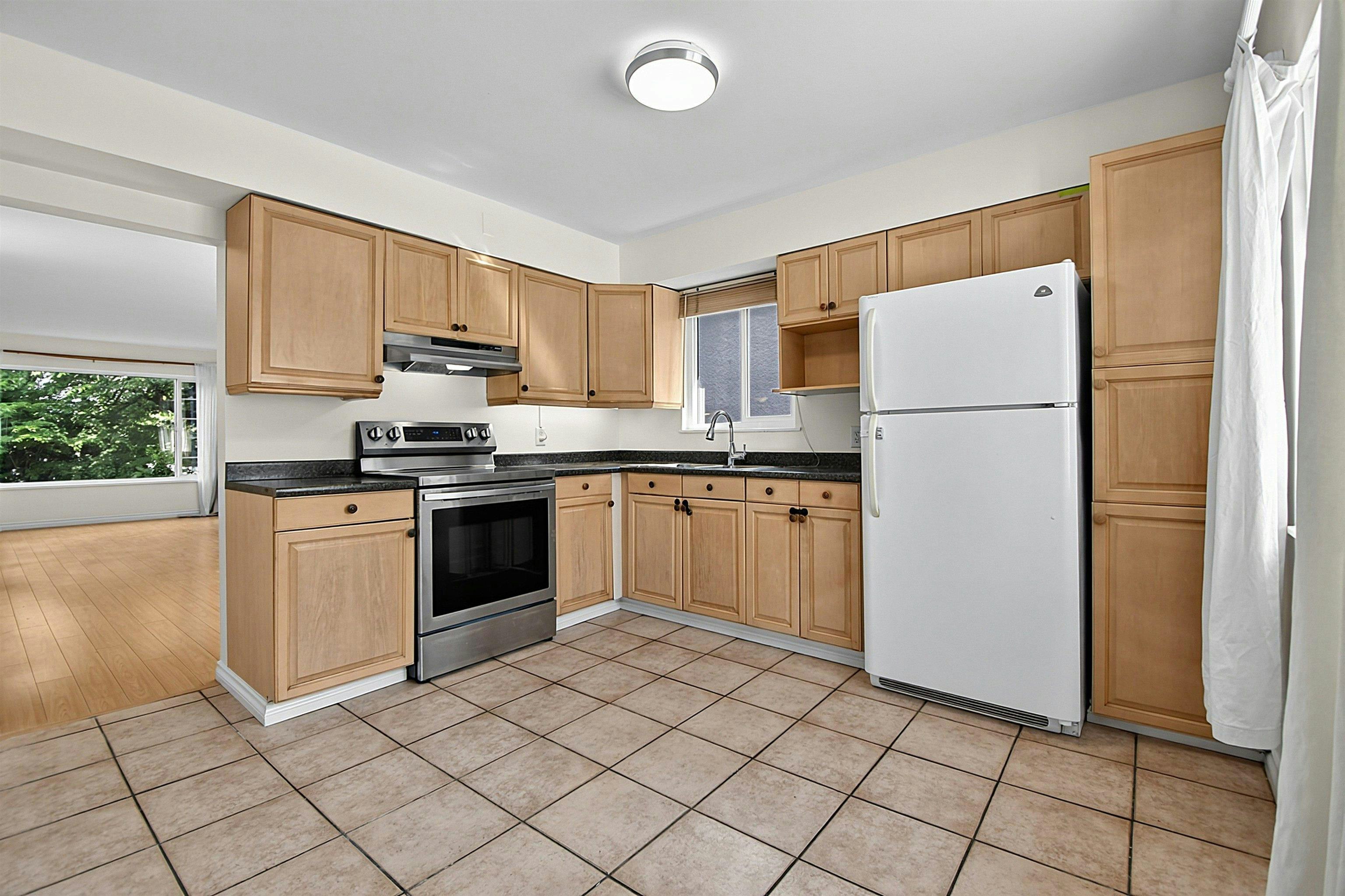 2216 E 41st Avenue, Vancouver, BC, V5P 1L6 - 14