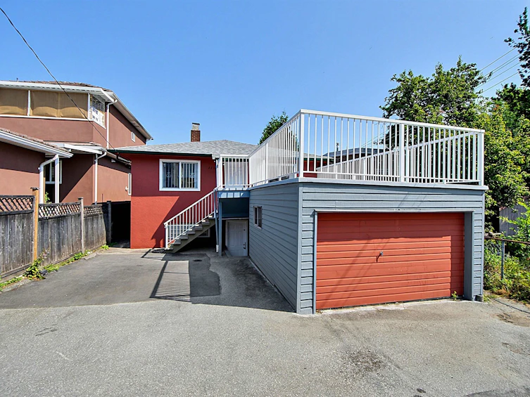 2216 E 41st Avenue, Vancouver, BC, V5P 1L6