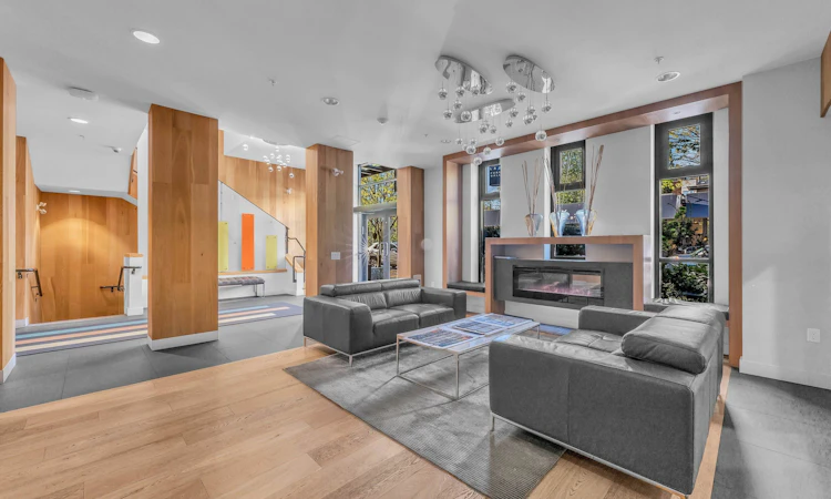 307-733 W 14th Street
