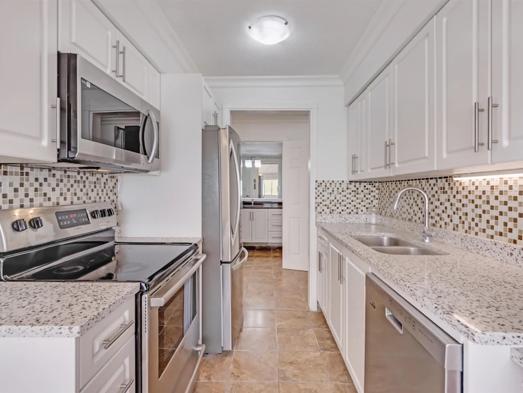 111-235 E 13th Street, North Vancouver, BC, V7L 2L6 - 5