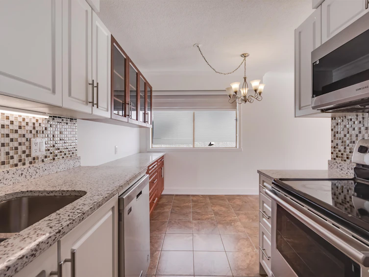 111-235 E 13th Street, North Vancouver, BC, V7L 2L6 - 2