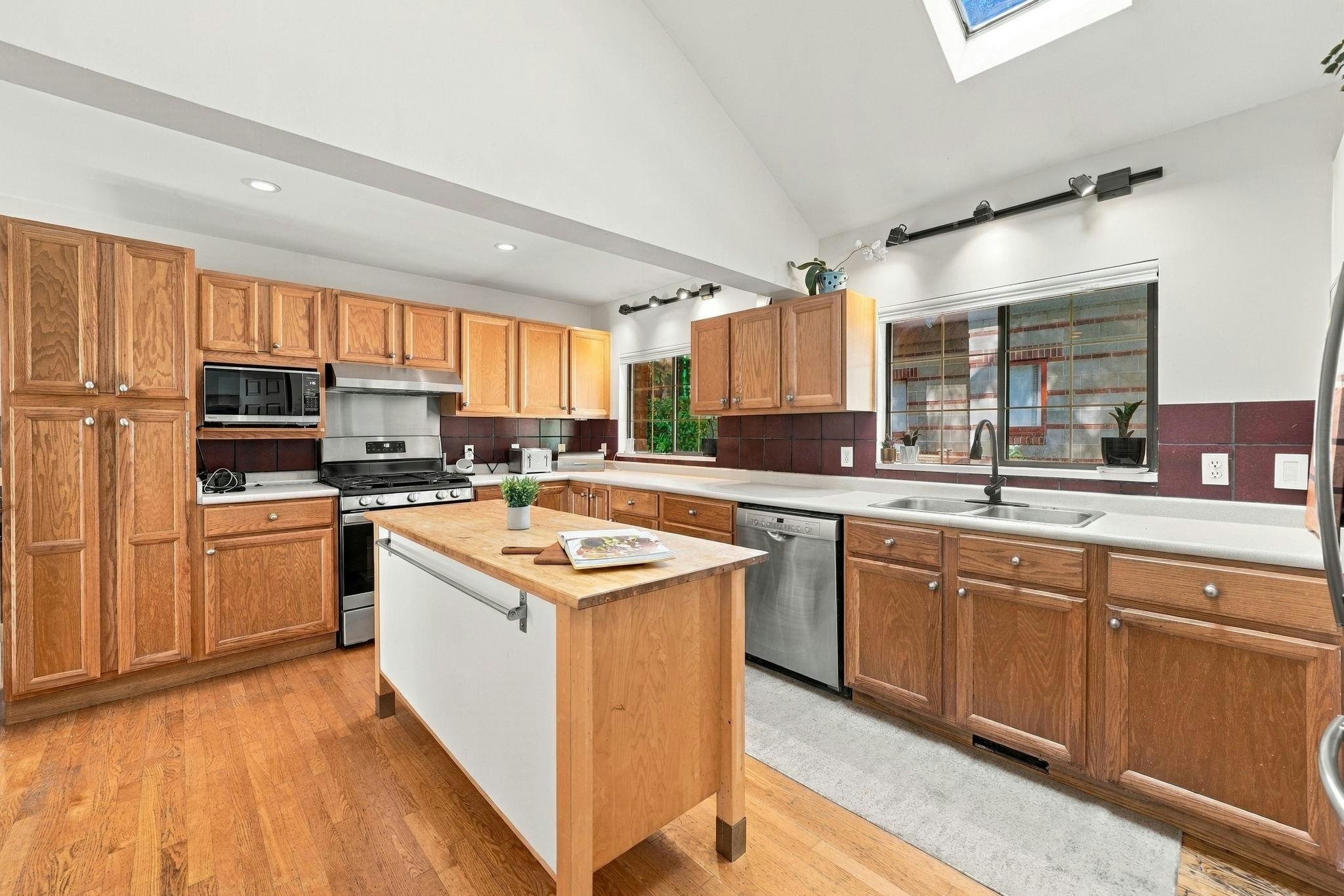 1720 Deep Cove Road, North Vancouver, BC, V7G 1S5 - 12