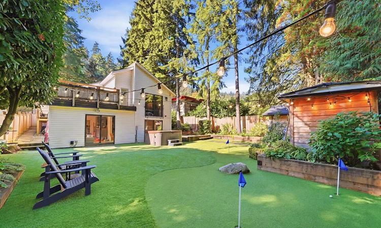 1720 Deep Cove Road