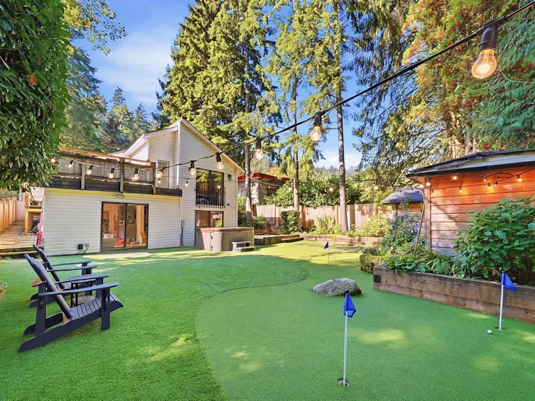 1720 Deep Cove Road, North Vancouver, BC, V7G 1S5
