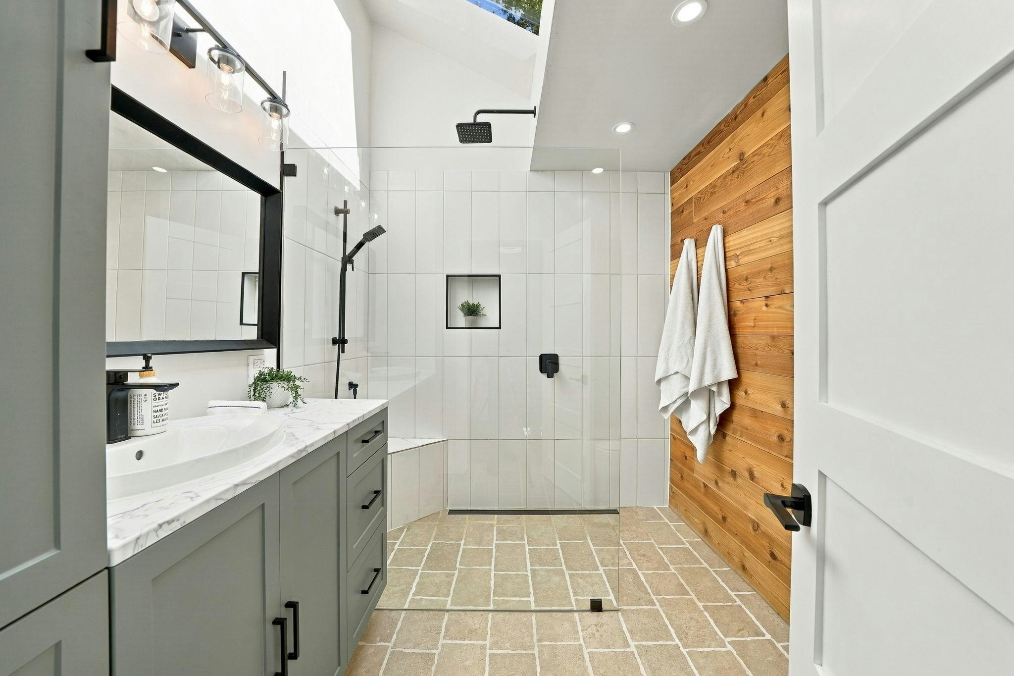 1720 Deep Cove Road, North Vancouver, BC, V7G 1S5 - 14