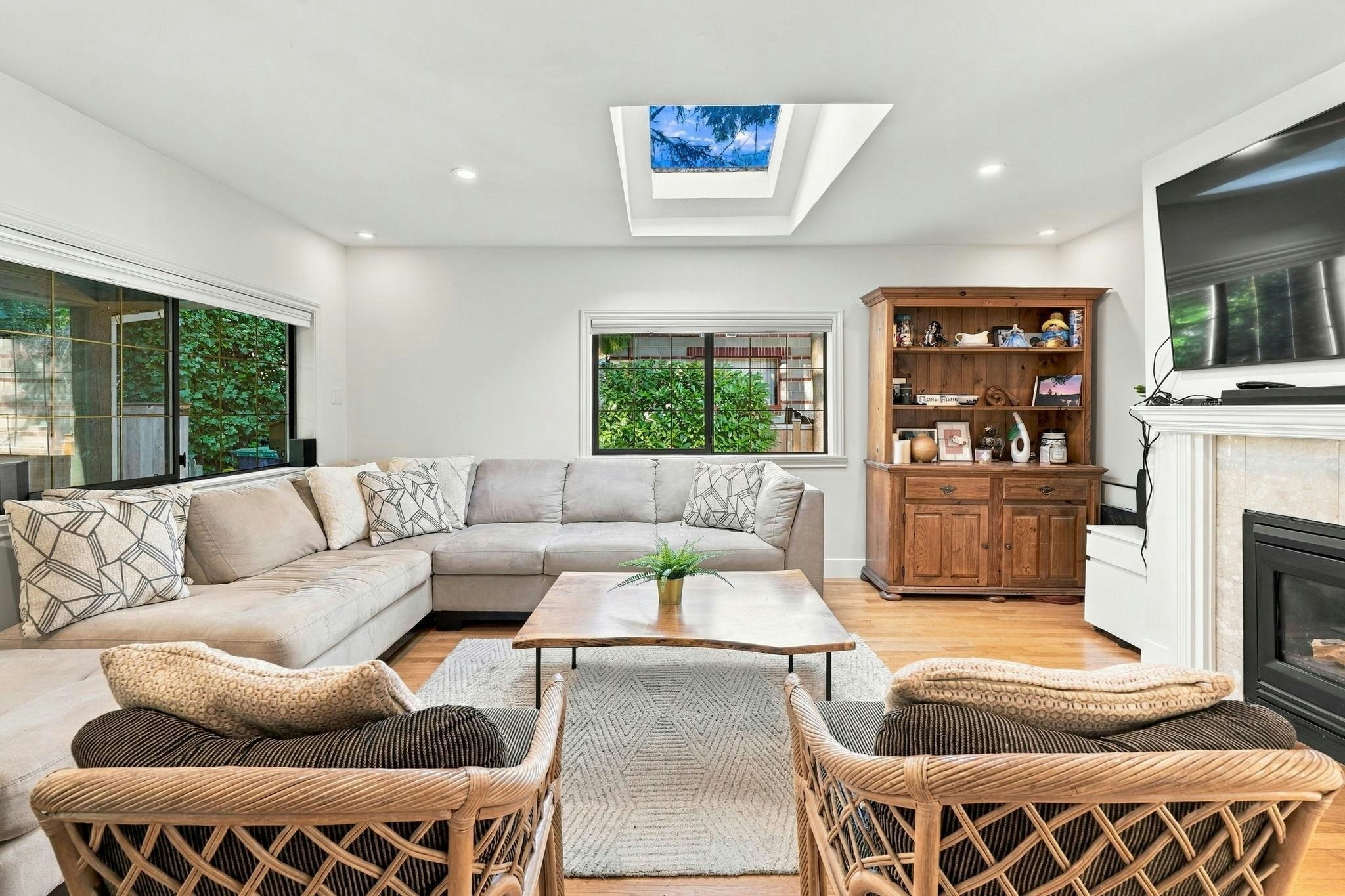 1720 Deep Cove Road - 4