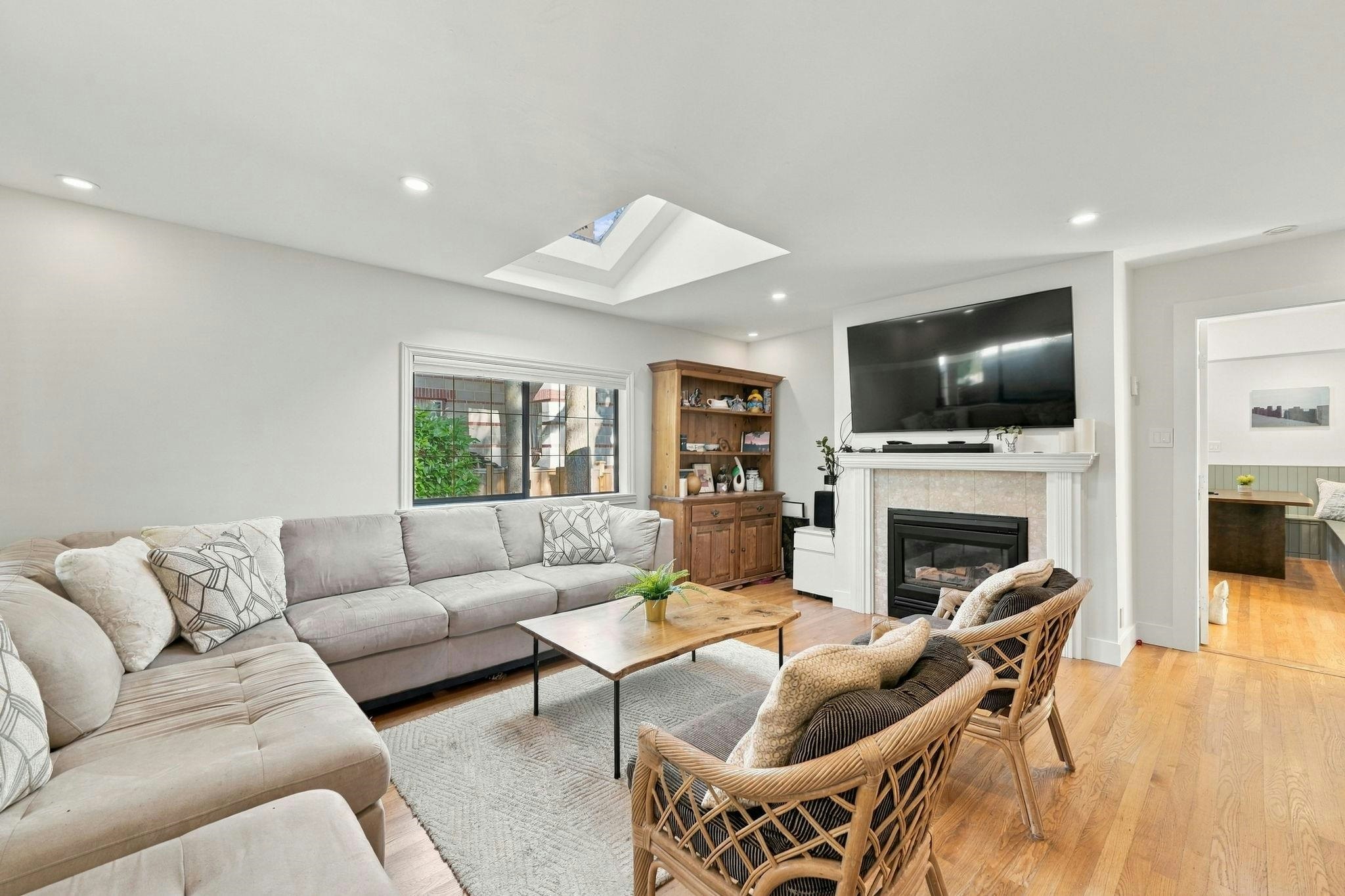 1720 Deep Cove Road - 5