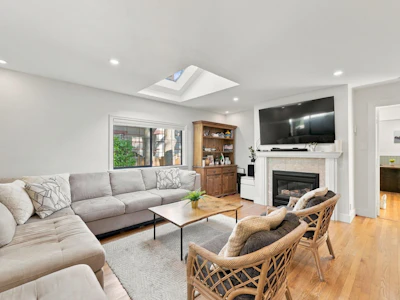 1720 Deep Cove Road - 5