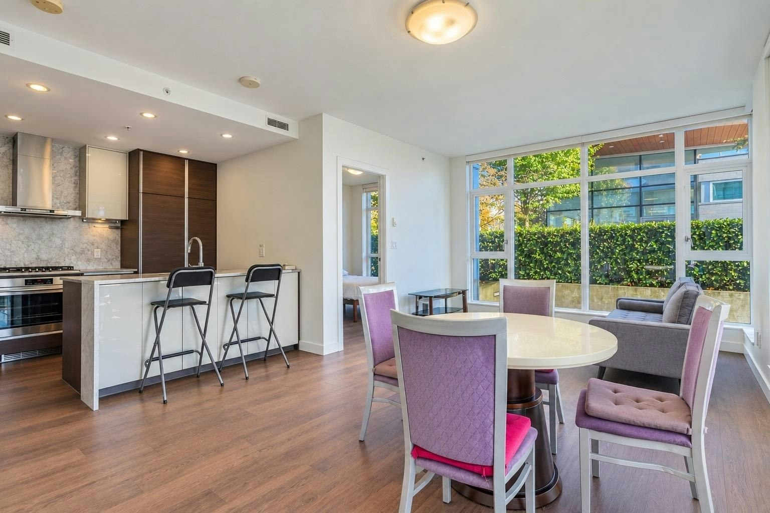 506-6098 Station Street - 5