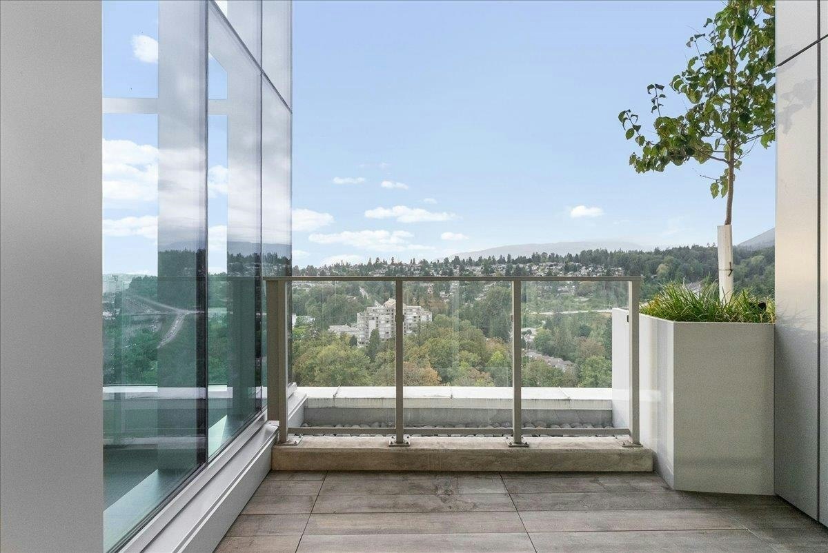 2406-1500 Fern Street, North Vancouver, BC, V7J 0E6 - 9