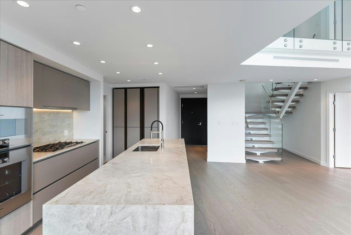 2406-1500 Fern Street, North Vancouver, BC, V7J 0E6 - 8