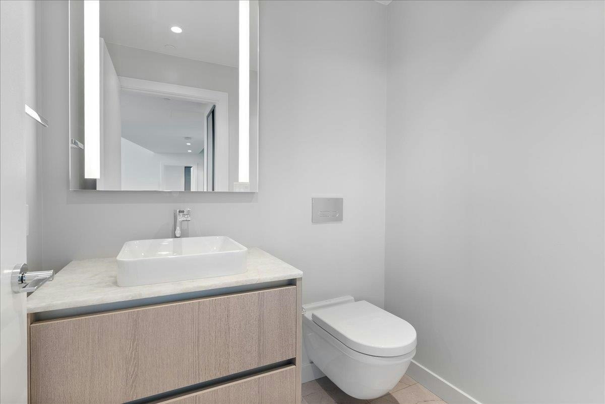 2406-1500 Fern Street, North Vancouver, BC, V7J 0E6 - 12
