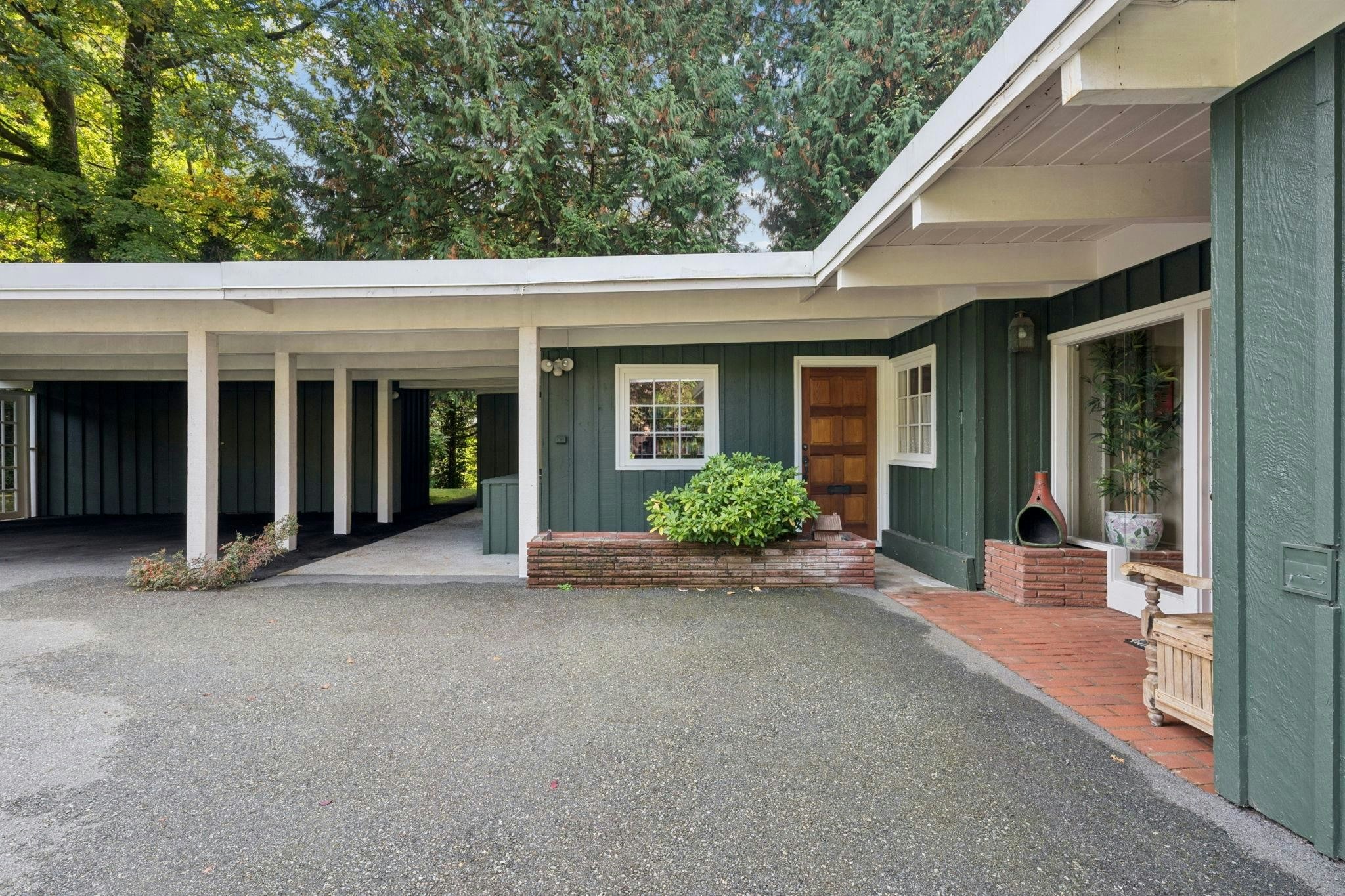455 Macbeth Crescent - 2