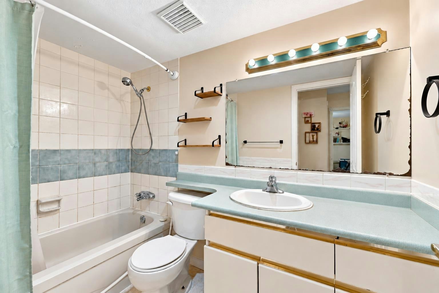 207-10438 148 Street, Surrey, BC, V3R 8S9 - 14
