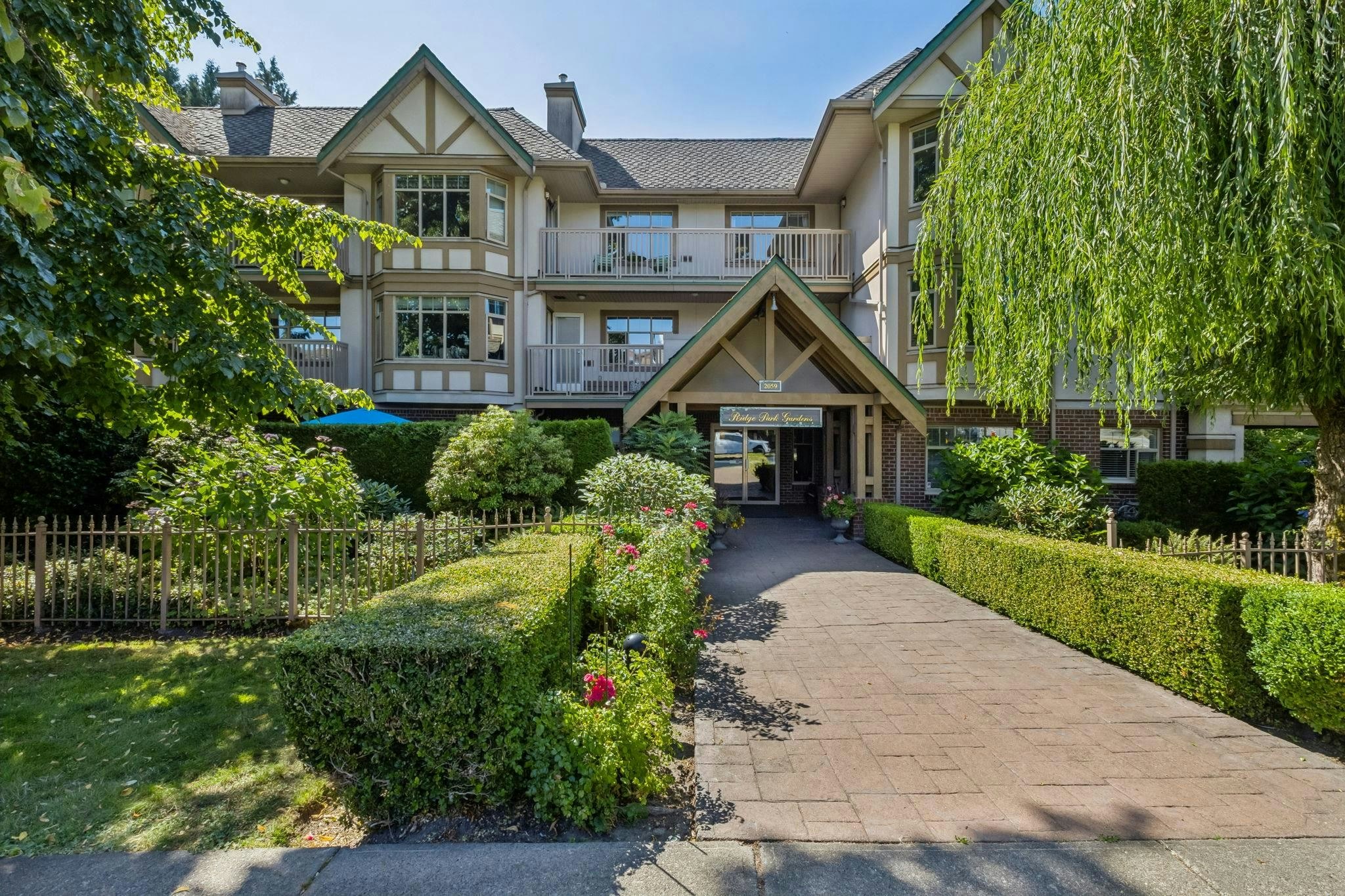 304-2059 Chesterfield Avenue, North Vancouver, BC, V7M 2P4