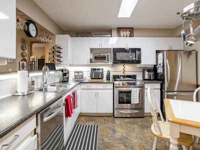 402-3075 Primrose Lane - 3