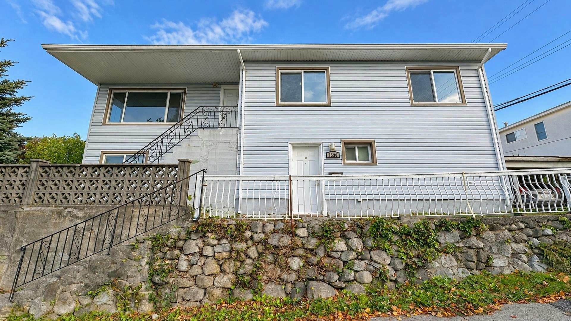 7590 Fraser Street, Vancouver, BC, V5X 3W6
