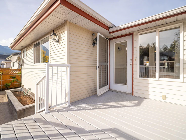 1824 Willow Crescent, Squamish, BC, V8B 0L9 - 18