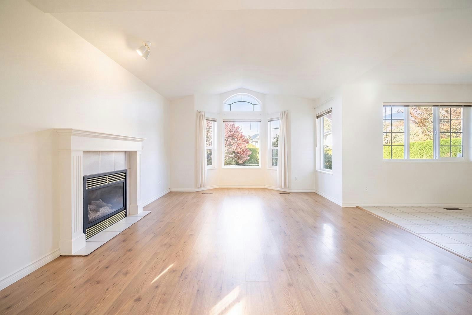 1824 Willow Crescent - 4