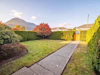 1824 Willow Crescent - 2