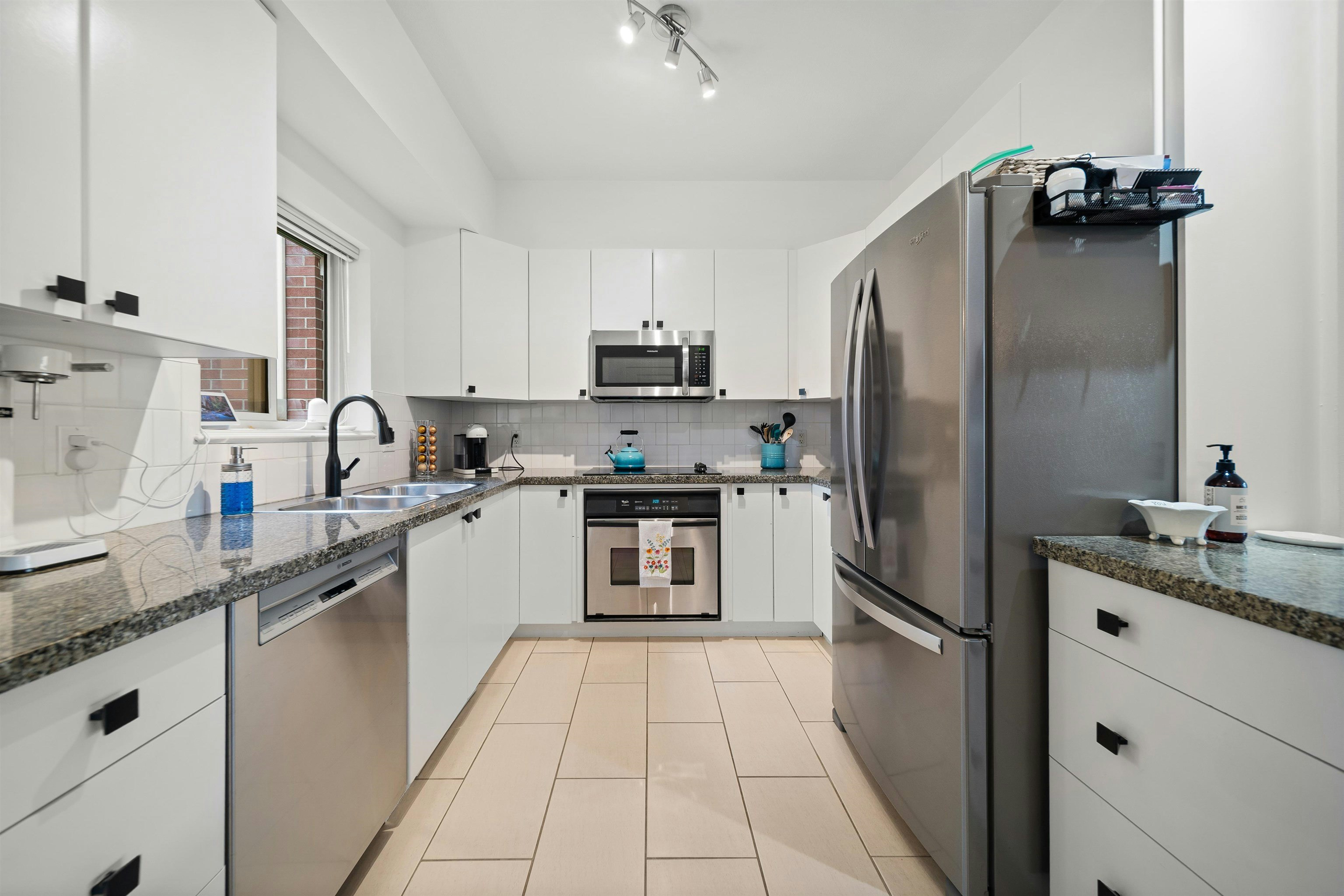 6-4132 Halifax Street, Burnaby, BC, V5C 6V1 - 11