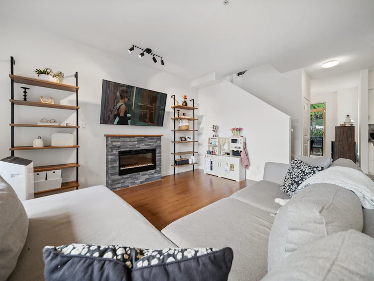6-4132 Halifax Street, Burnaby, BC, V5C 6V1