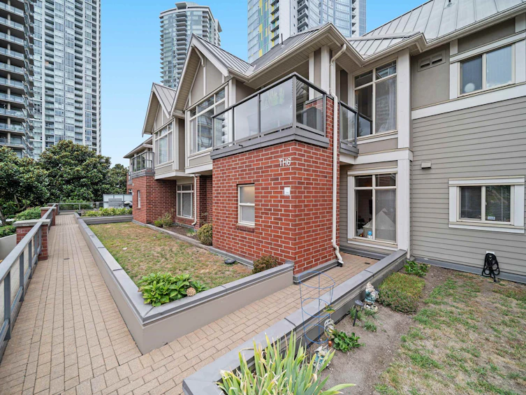 6-4132 Halifax Street, Burnaby, BC, V5C 6V1 - 2