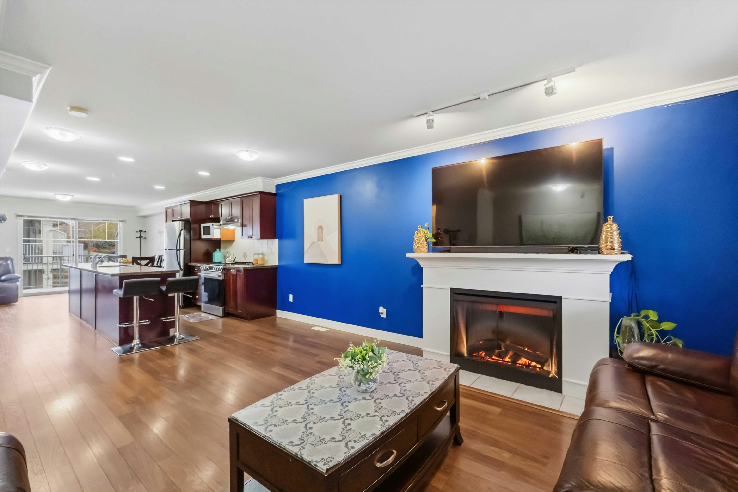 40-6568 193b Street - 5