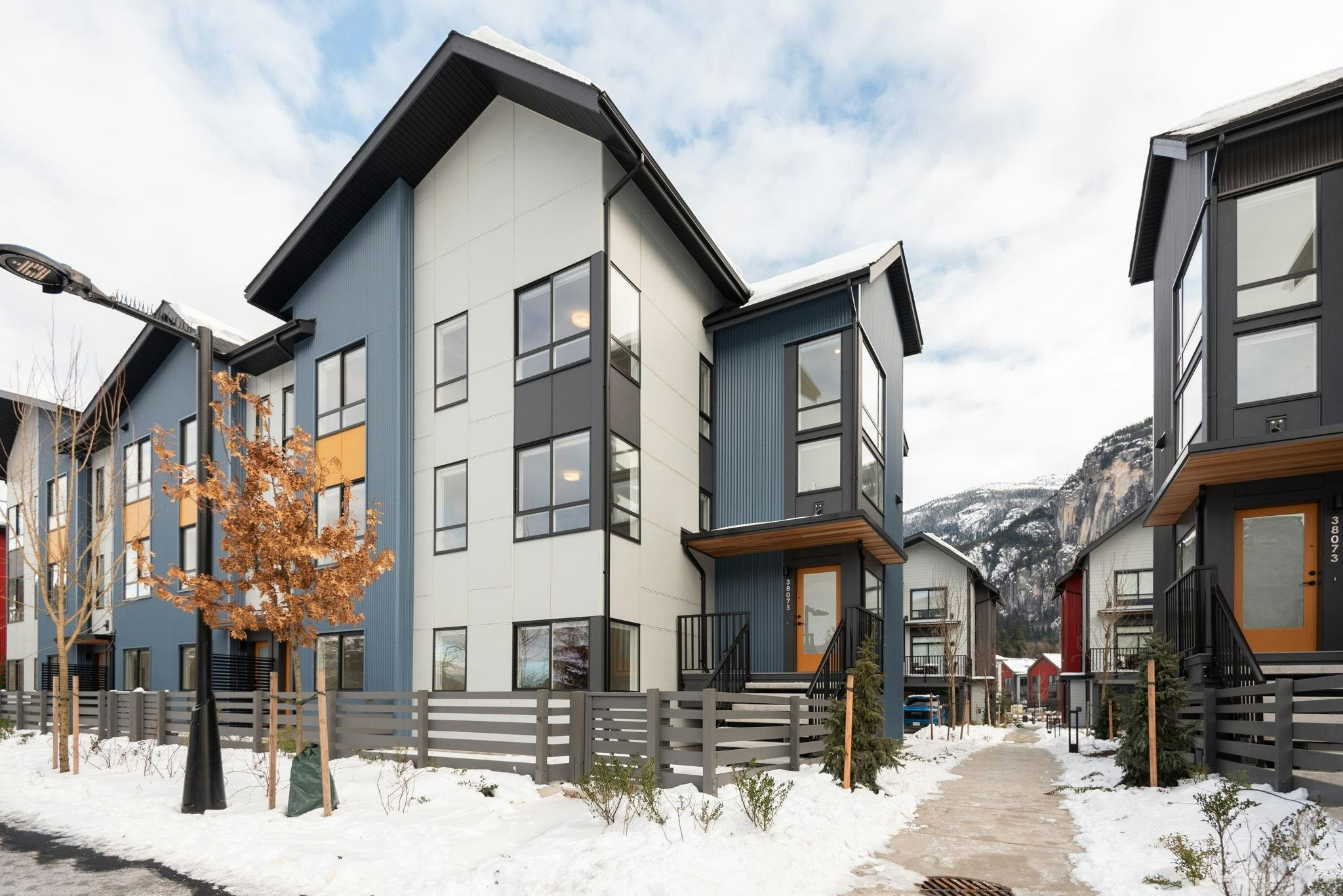 38073 Helm Way, Squamish, BC, V8B 1E6