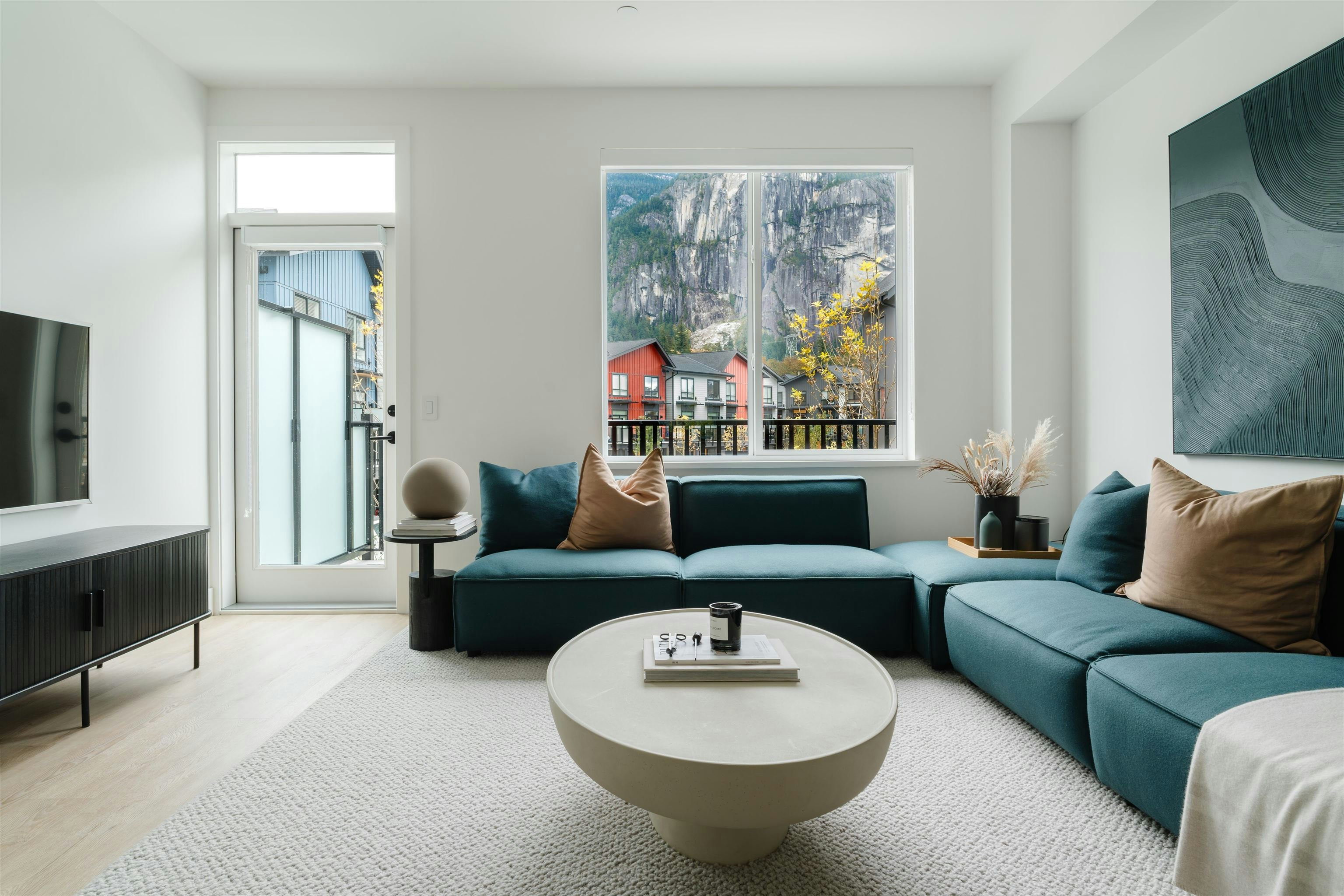 38073 Helm Way, Squamish, BC, V8B 1E6
