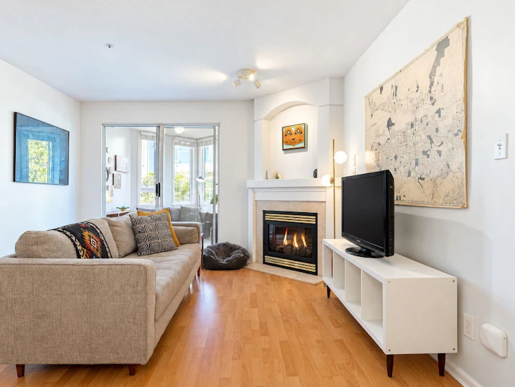 206-2405 Kamloops Street, Vancouver, BC, V5M 4V6 - 3