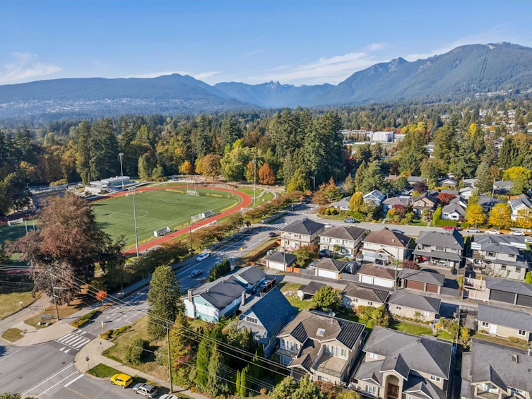 358 W 16th Street, North Vancouver, BC, V7M 1T8 - 10