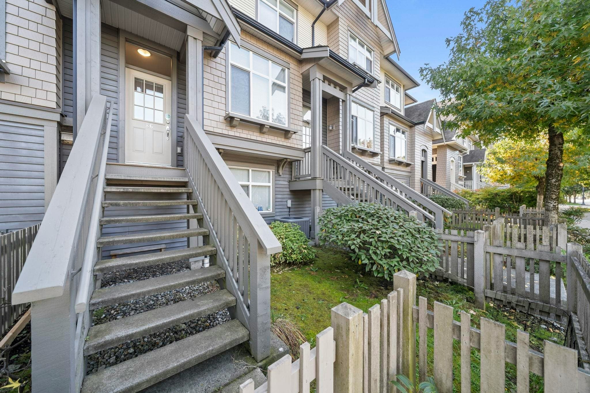 86-9800 Odlin Road - 3