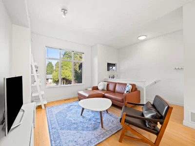 86-9800 Odlin Road - 5