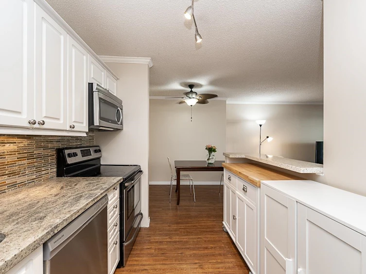 301-327 Ninth Street, New Westminster, BC, V3M 3V8 - 8