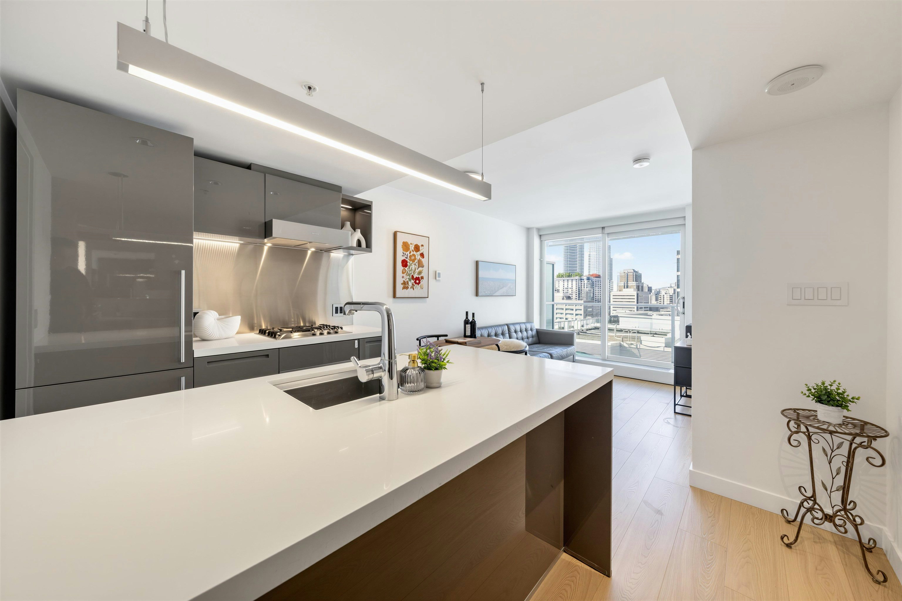 1902-777 Richards Street, Vancouver, BC, V6B 0M6 - 11