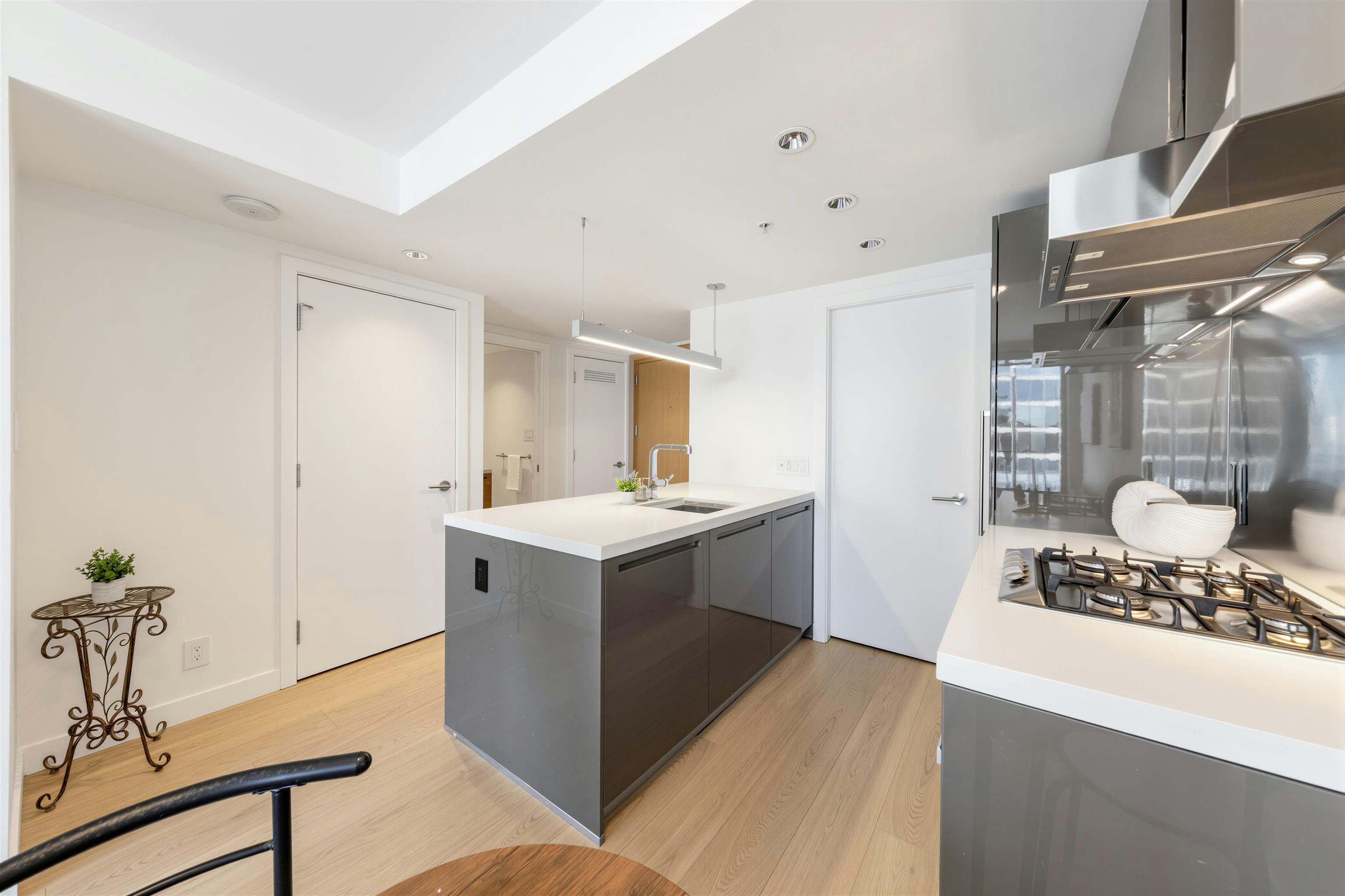 1902-777 Richards Street, Vancouver, BC, V6B 0M6 - 18